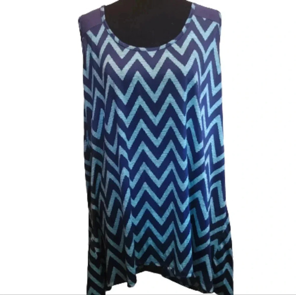 Lavish navy Blue & turquoise chevron print top.  2x - Picture 1 of 5